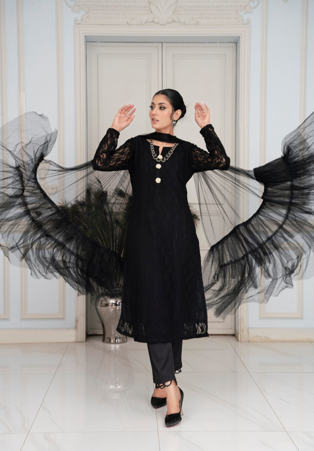 Nayab-Black Lace Dress