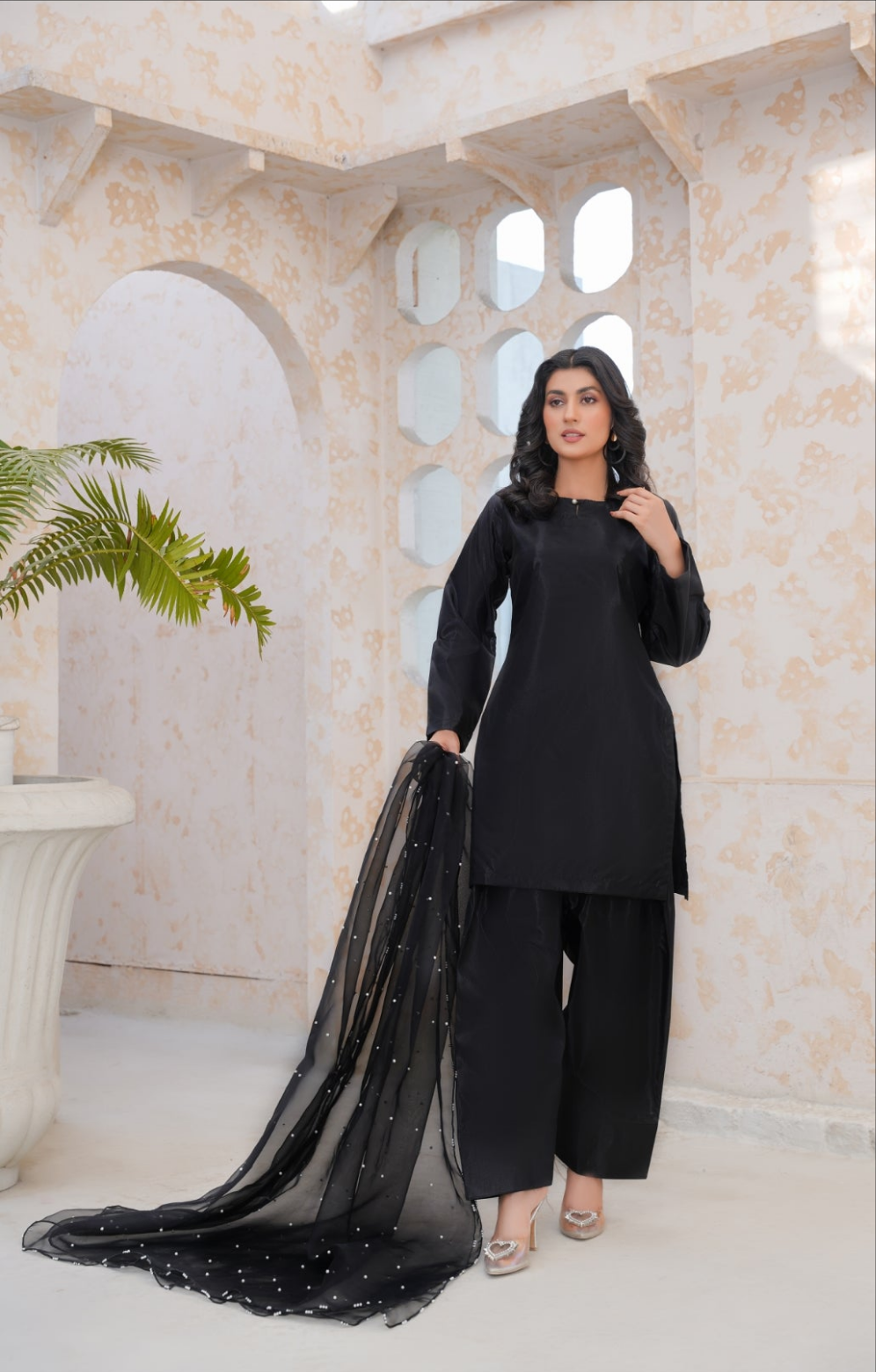 FARAH (Black)