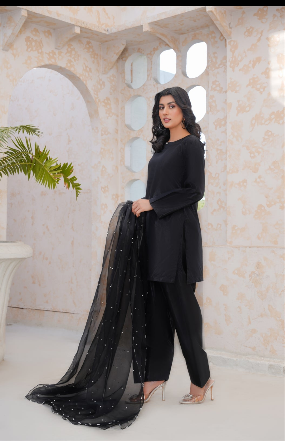 FARAH (Black)